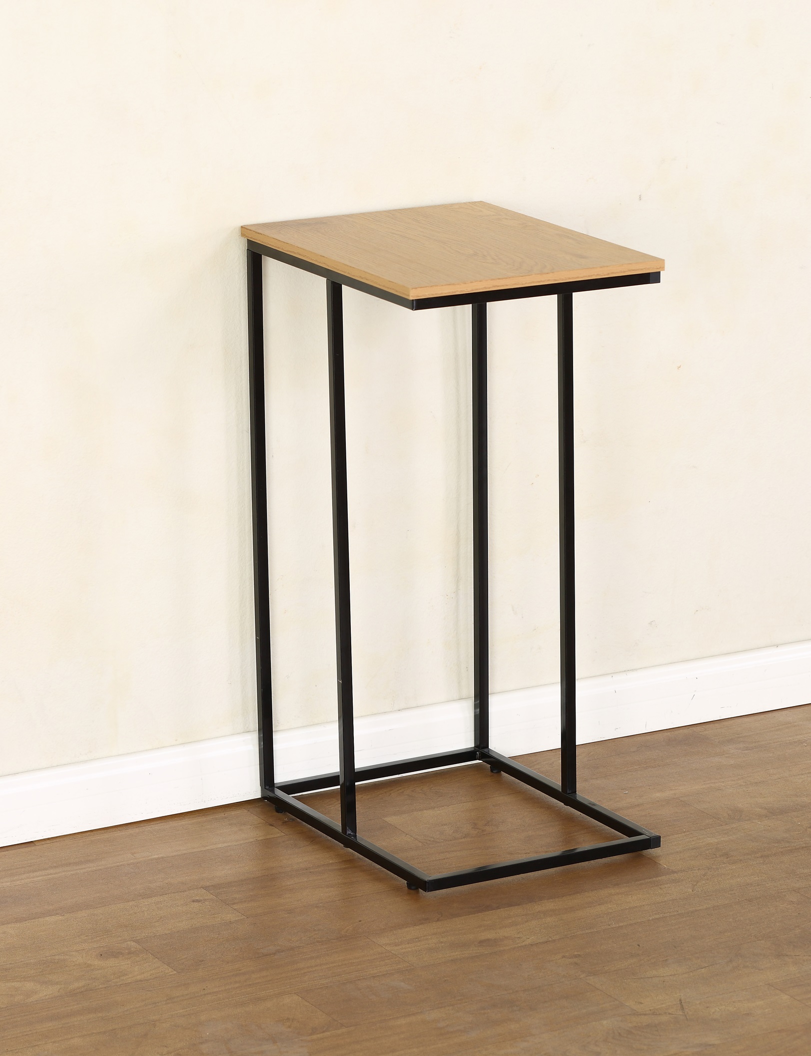 תמונת שולחן צד נשכן בגוון אלון עם רגליים מתכת מושחרת דגם ברזיל BRAZIL 2